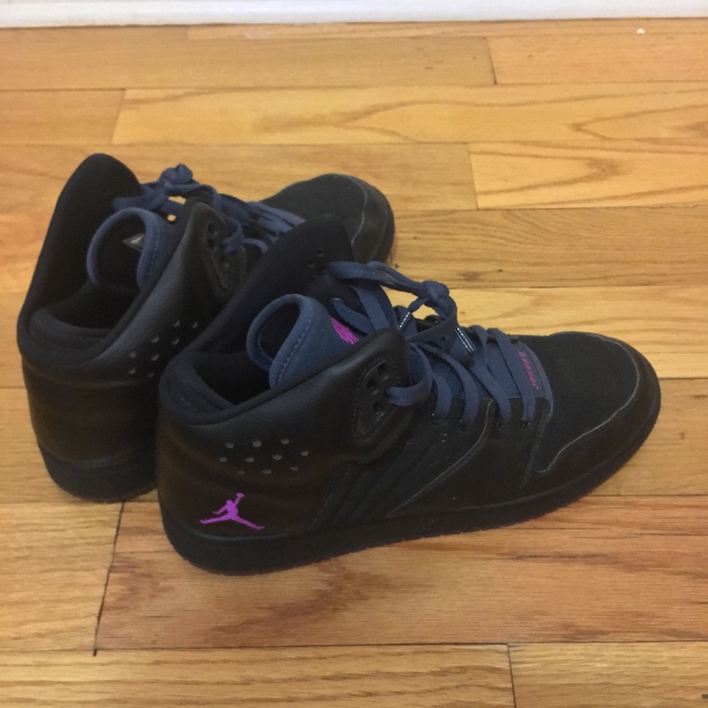 Women’s Nike Jordan’s - Black with maroon - 9Y